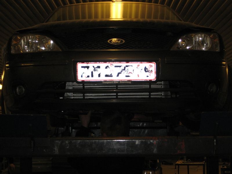 Fronten af en Ford Mondeo V6 biturbo
